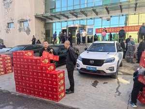 同发东周窑煤业公司:中秋惠民礼包送职工