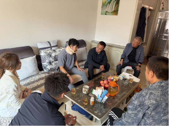 同发东周窑煤业公司工会 开展中秋送温暖入户走访慰问活动