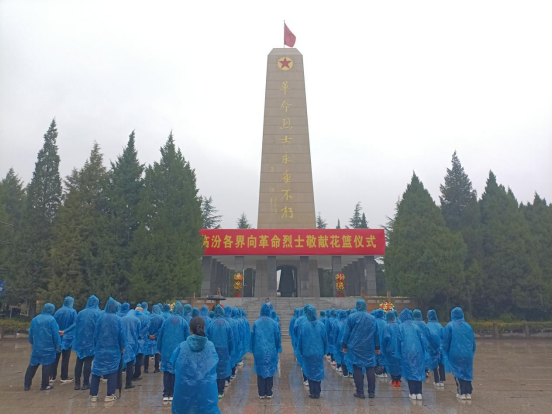 百万鲜花祭英烈 红色薪火润童心