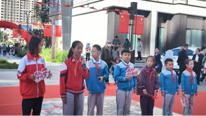 国庆大同古城:巾帼志愿者守护非遗集市 小小讲解员讲述平城故事