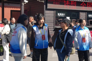 大同古城的国庆假期,为何多了一抹温暖的 "志愿蓝"?